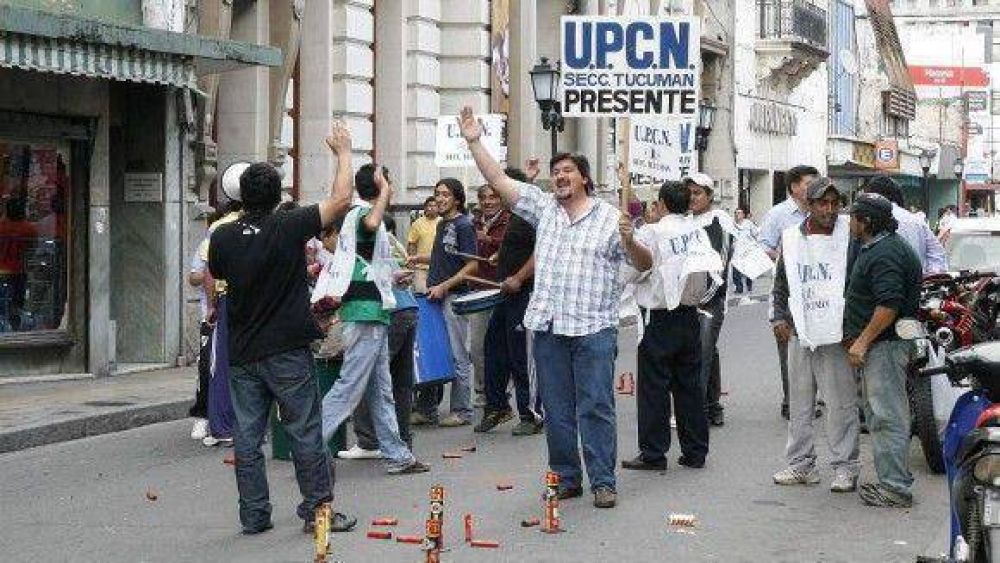 UPCN suspendi� las protestas y ahora ATE y los municipales salen a la calle