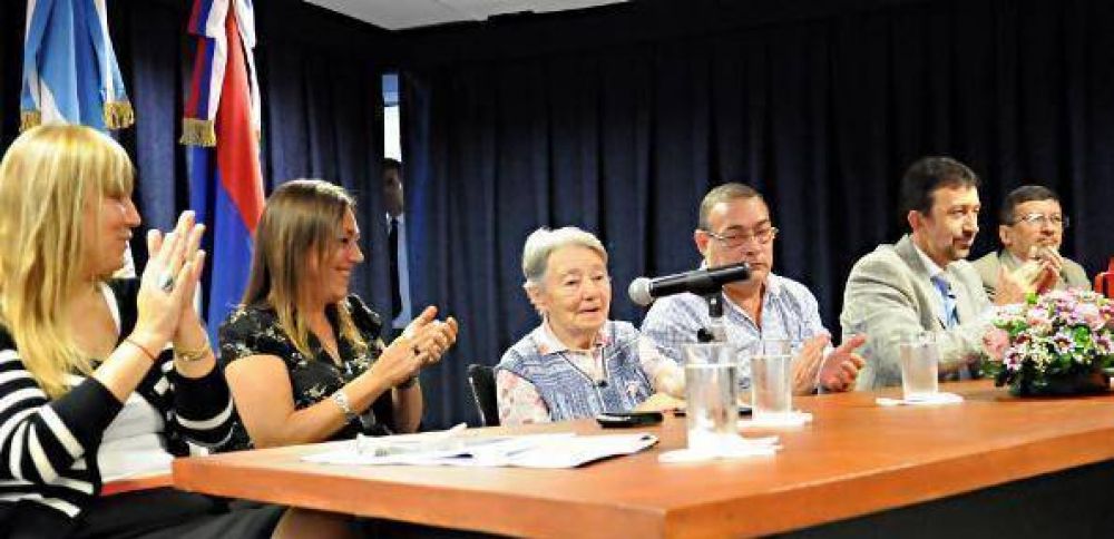 Anuncian creaci�n de un Centro de Documentaci�n de Derechos Humanos