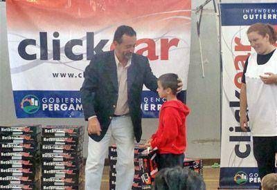 Programa Clickear: ayer entregaron computadoras a alumnos de escuelas