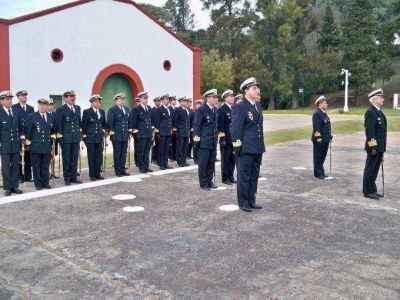 El Gobierno podr�a cerrar la Base Naval