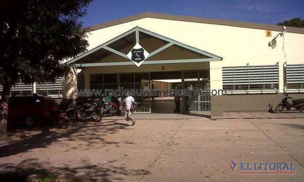 Armado con un cuchillo, un alumno le sustrajo el celular a su compa�ero