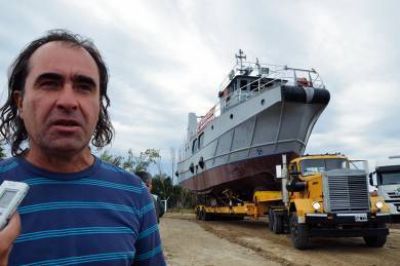 Luego de 10 a�os, el barco hecho en Comodoro fue trasladado al mar
