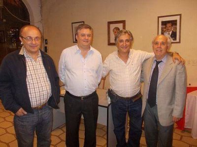 Conferencia de la UCR en desagravio a Spallasso