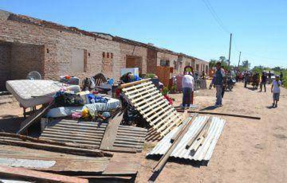 Un joven ocupante se resisti� a ser desalojado y se prendi� fuego
