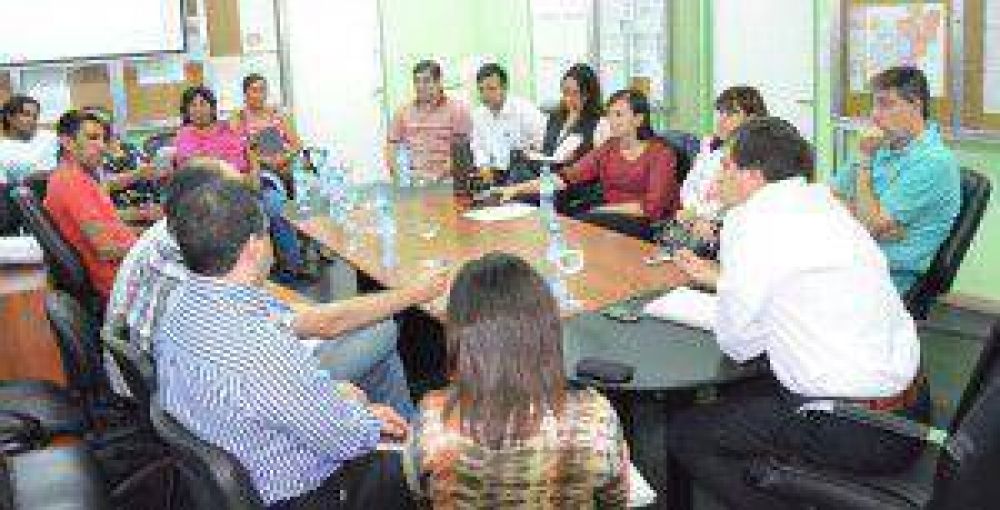 D�cima y equipo de trabajo recibi� a grupo de vecinos de Ibarreta