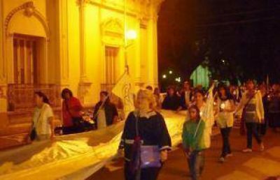 Docentes: Marcha de antorchas