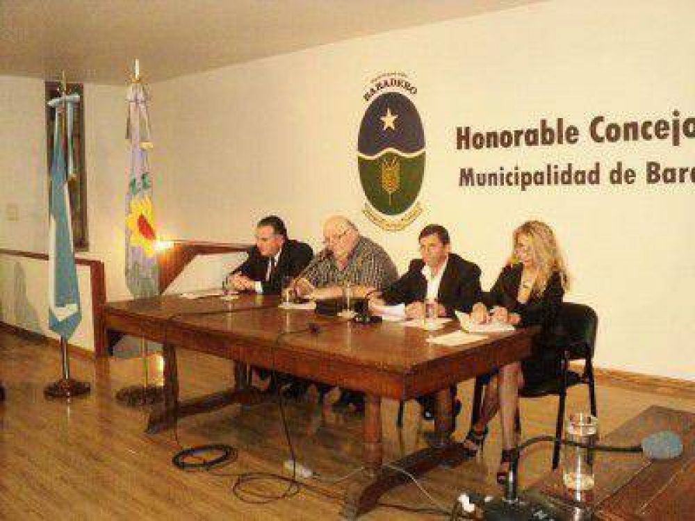  Con un extenso y pobre discurso, Carossi inaugur� las sesiones del HCD