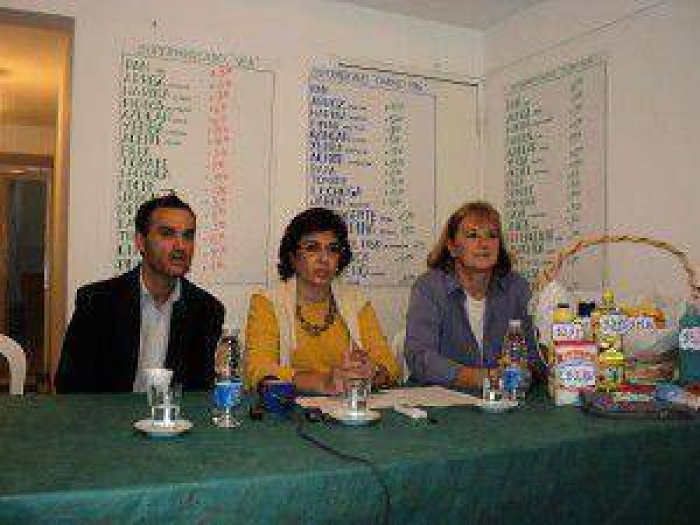 Isolda Calsina :�El relato oficial es solo eso, un relato, y la verdad la vive la gente en las g�ndolas�