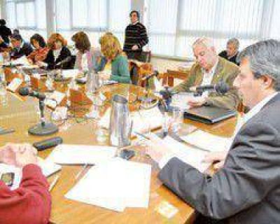 Esperan tratar la suspensi�n de becas en la pr�xima sesi�n del Consejo Superior