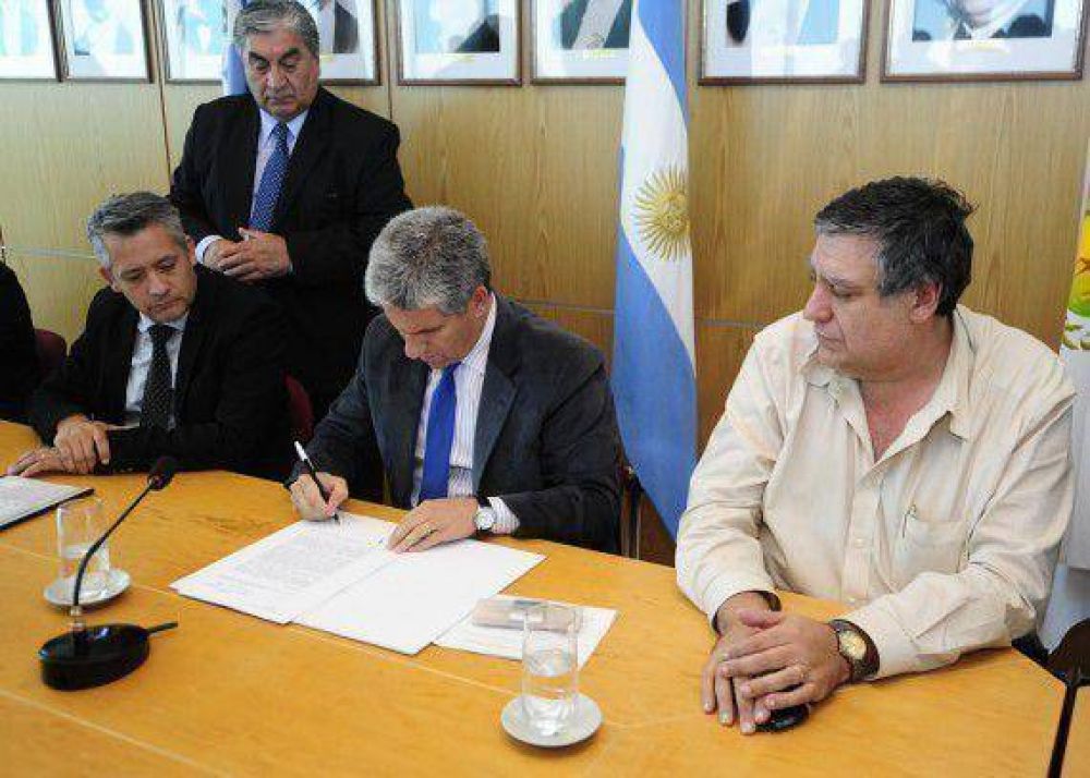 El Gobierno puso en marcha la repavimentaci�n de la ex Ruta 7
