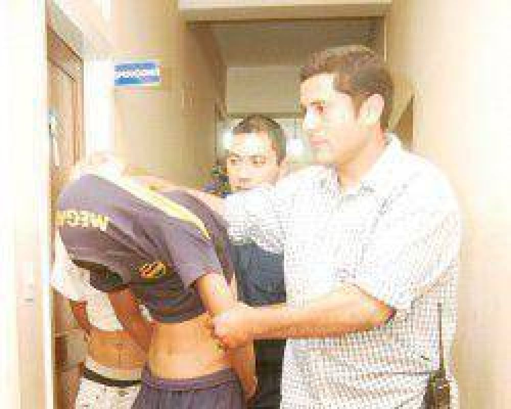 Brigada Sur detuvo a un sujeto acusado de cometer robos en tiendas de Rawson