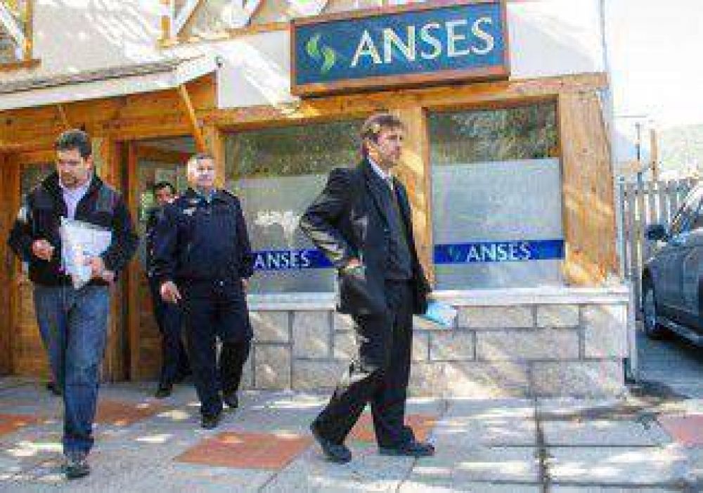 Aigo: allanaron oficinas de Anses 