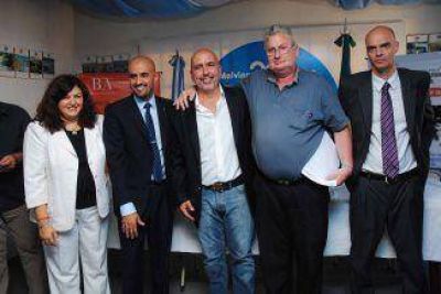 Provincia entreg� actas de adjudicaci�n de viviendas sociales 15 a�os despu�s