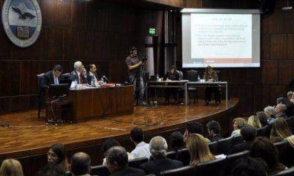 UNCuyo: la asamblea extendi� los mandatos de autoridades y consejeros