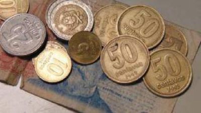Choferes exigen a usuarios pagar con cambio por la escazes de monedas