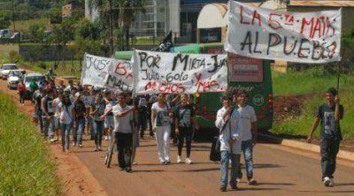 Dos polic�as m�s quedaron demorados por el crimen de la maestra de Garup�
