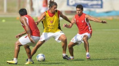 Cuatro cambios en Instituto para recibir a Ferro