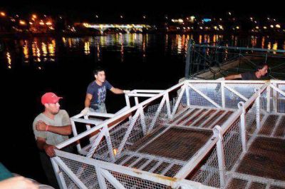 Quieren erradicar el olor y el aspecto verdoso del lago