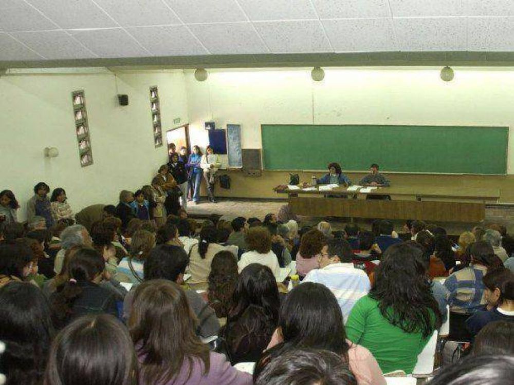 El 70% de los docentes de Adiunsa par� ayer