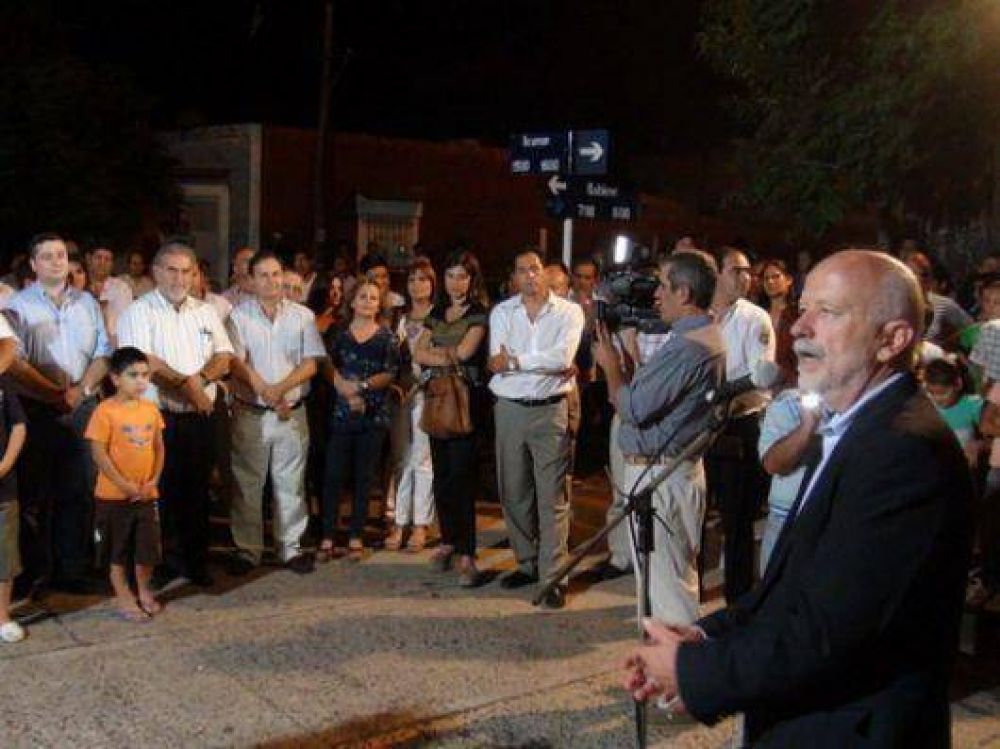Se inauguraron cuatro cuadras de asfalto en Goya