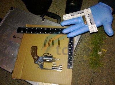 Un hombre detenido con un arma de fuego tras una pelea callejera