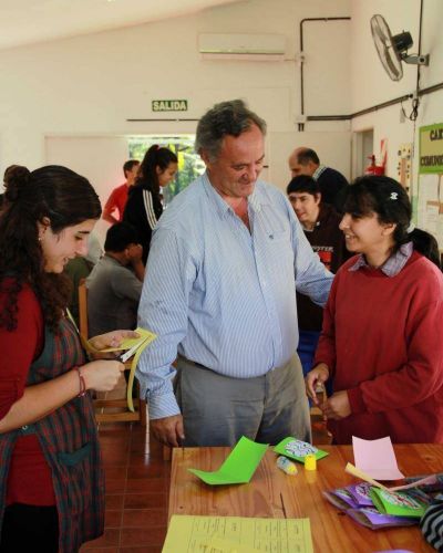 EN SAN MIGUEL, ENTREGARON HUEVOS DE PASCUA A LOS JARDINES MUNICIPALES