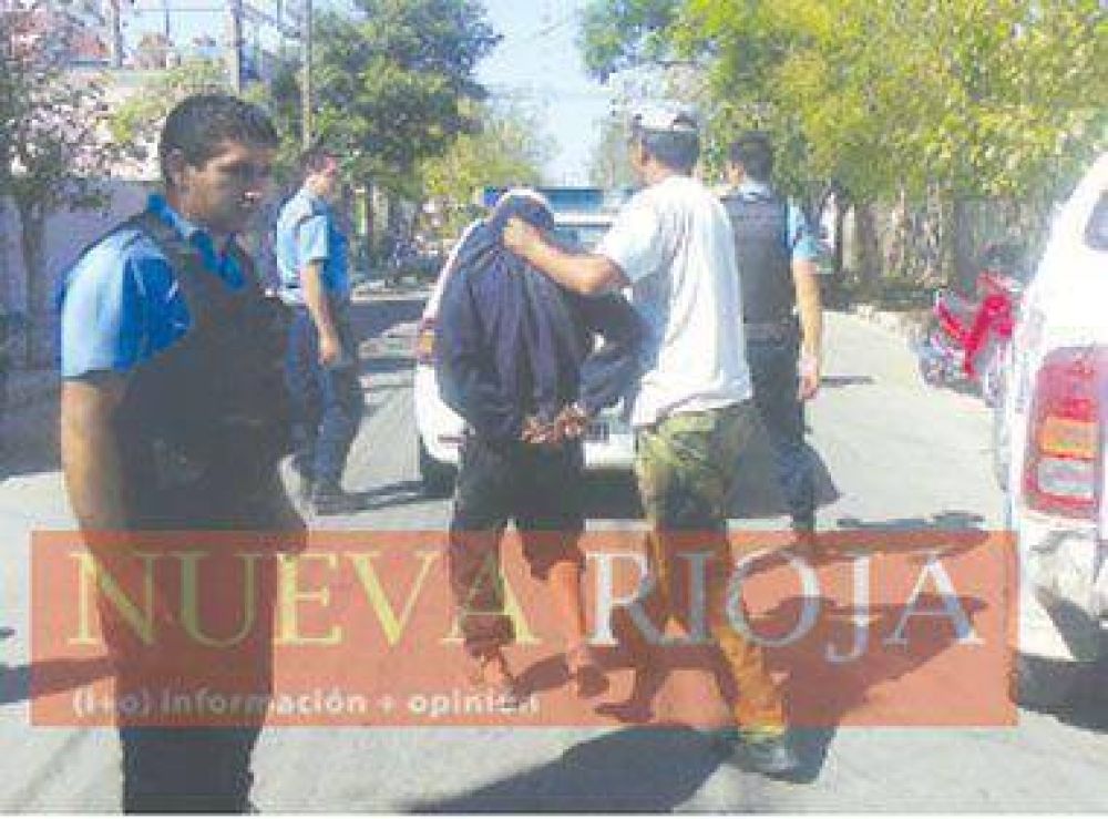 Vecinos detuvieron a un ladr�n y se lo entregaron a la Polic�a