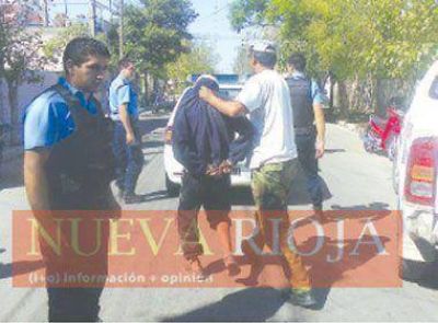Vecinos detuvieron a un ladr�n y se lo entregaron a la Polic�a