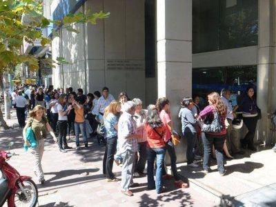 Los bancarios trabajar�n en los feriados para recargar los cajeros