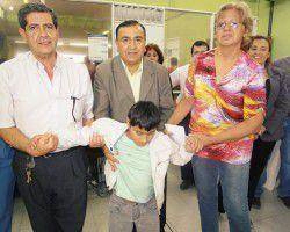 El intendente de Caucete entreg� m�s pensiones no contributivas