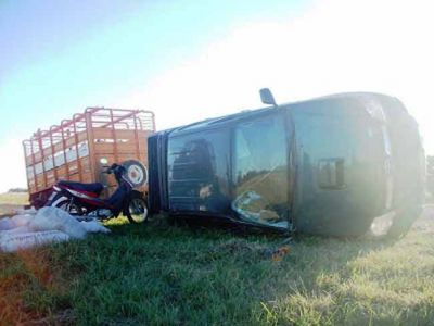 Vuelco de una camioneta en la Ruta Nacional 35