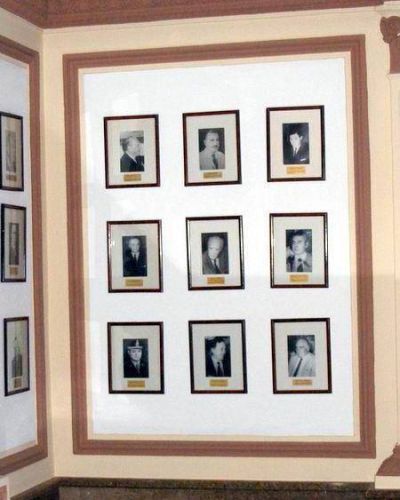 Proponen retirar retratos de los ex intendentes del Proceso militar