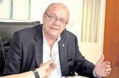 Denuncia penal contra Accastello por supuesto �abuso de poder�