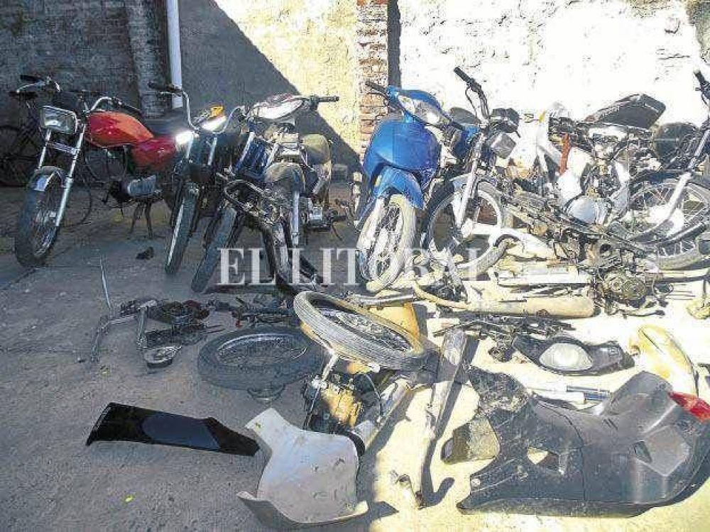 Cay� una "cueva" con motos
