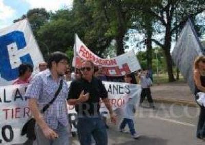 Docentes de SITECH marcharon al Congreso, y anunciaron que realizar�n un paro por 3 d�as la semana que viene