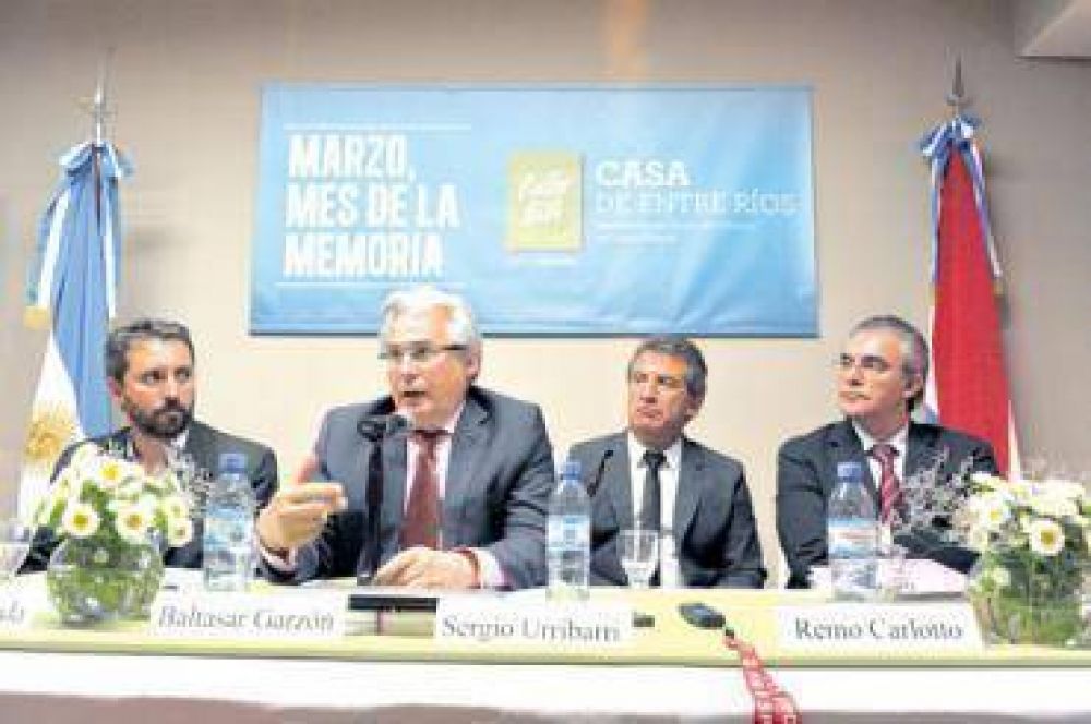 Urribarri y el juez Garz�n compartieron un panel en Casa de Entre R�os