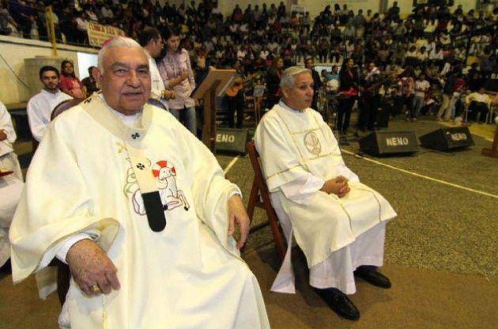 Miles de fieles celebraron la Misa Crismal