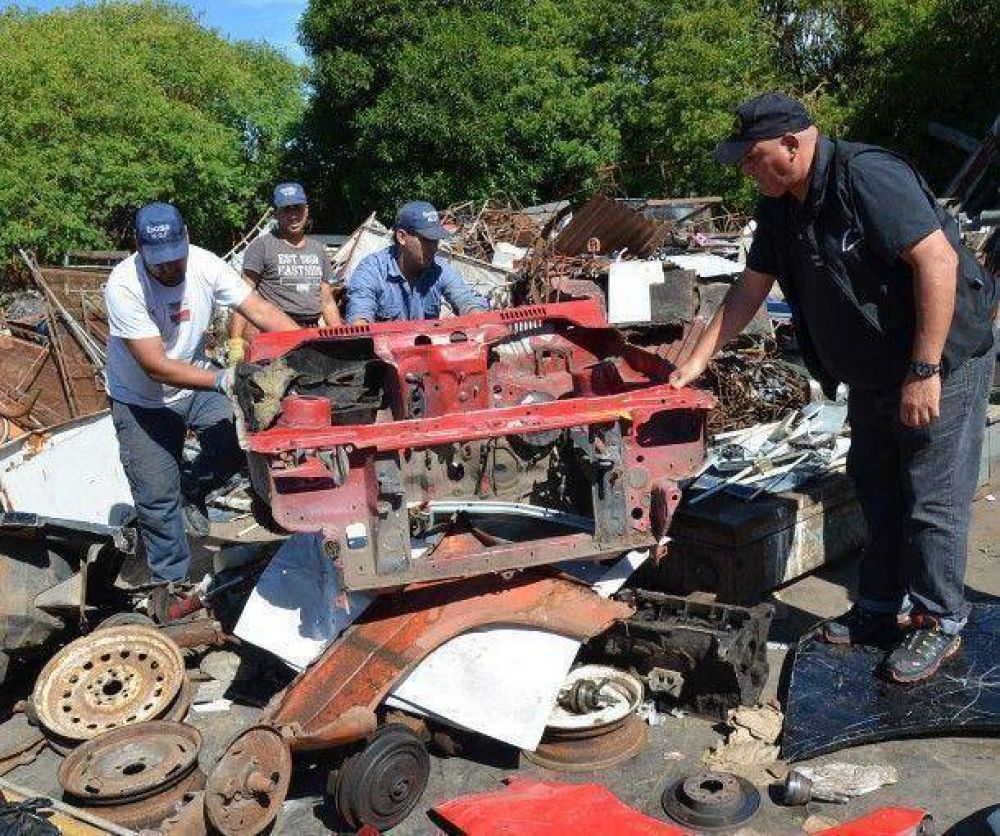 Hallan autopartes de dudosa procedencia en una �chatarrer�a�