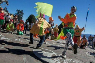 A puro ritmo y color finaliz� el ciclo de �Arte x =�