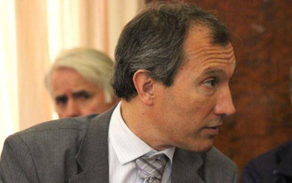 Alcolea tild� de �caprichosos� al resto de los concejales