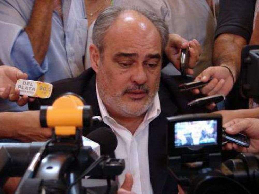 Ricardo anunci� regularizaci�n del personal de la Administraci�n P�blica