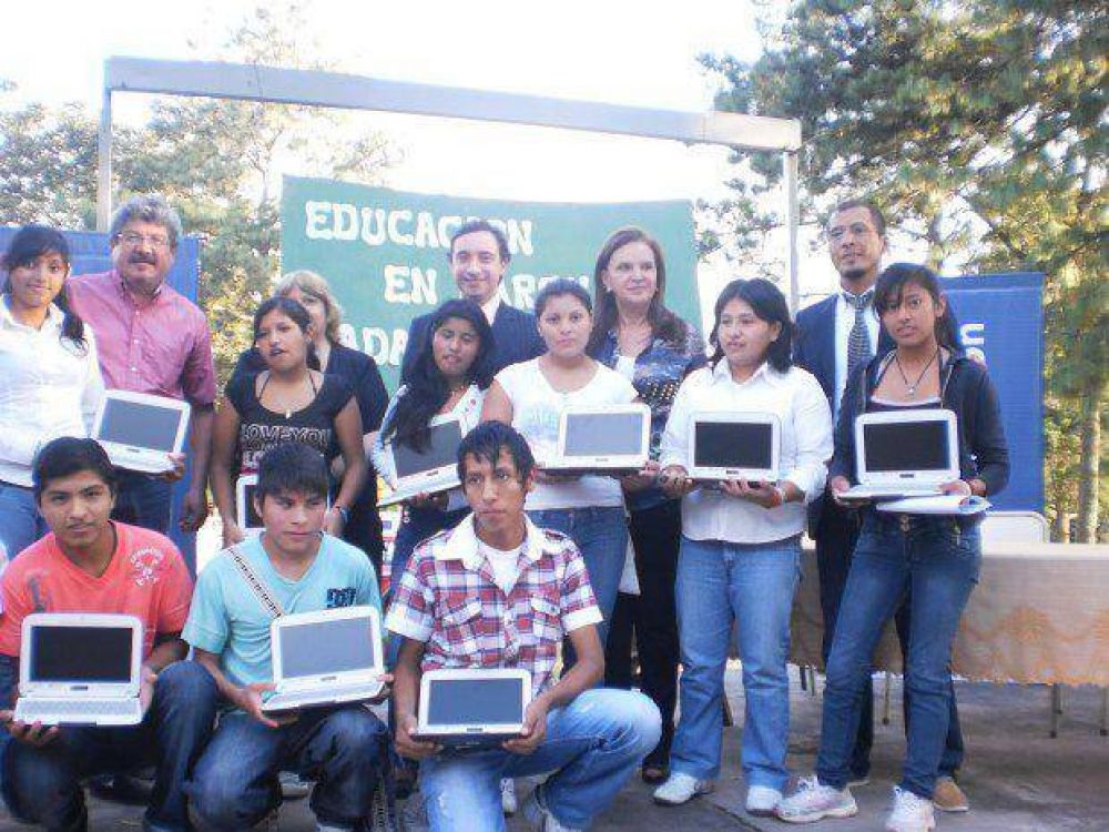 Entregaron 57 netbooks en escuela rural palpale�a