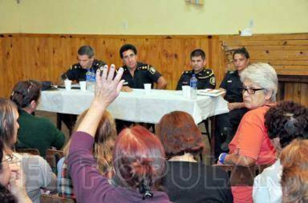 Inseguridad: vecinos de Colonia Hinojo e Hinojo se reunieron con la polic�a