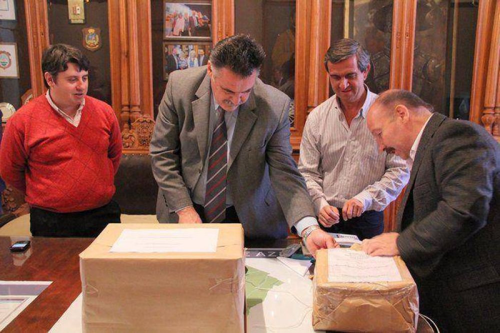 Se abrieron los sobres con las ofertas de la licitaci�n por las 102 cuadras de asfalto