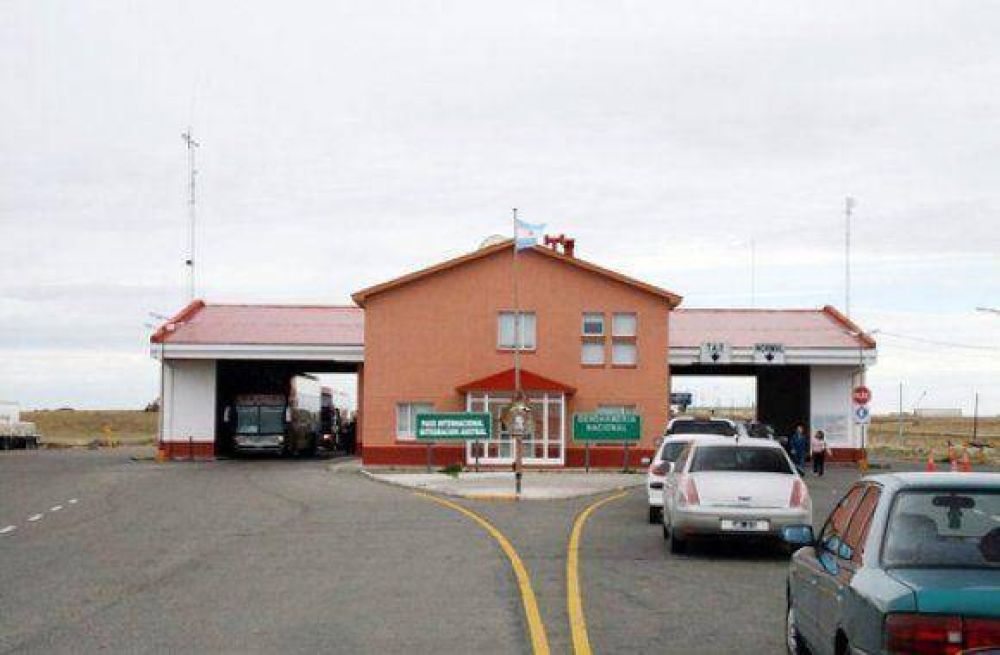 El paso fronterizo atender� las 24 horas en los pr�ximos feriados
