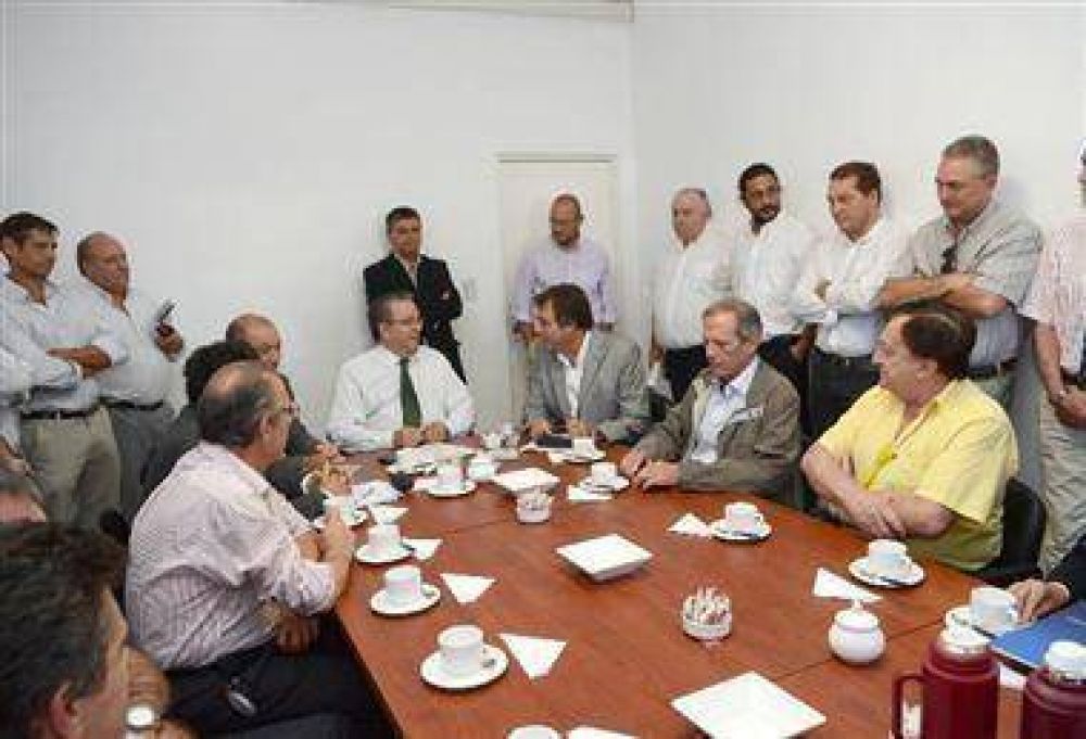 Crearon una comisi�n tripartita para resolver trabas a los loteos