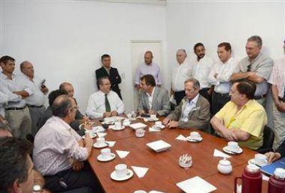 Crearon una comisi�n tripartita para resolver trabas a los loteos