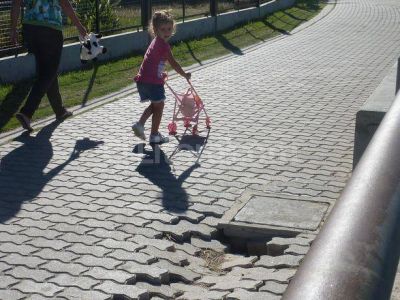 Preocupa el deterioro prematuro del nuevo paseo costanero