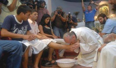 El papa lav� los pies a detenidos en c�rcel romana
