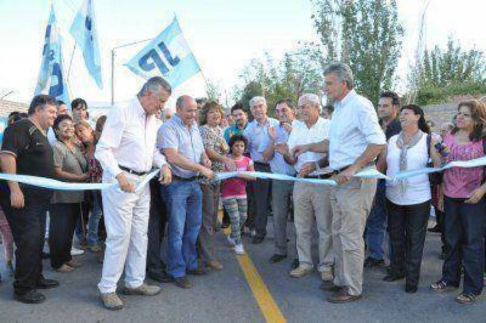 Se inaugur� nuevo pavimento en Rawson